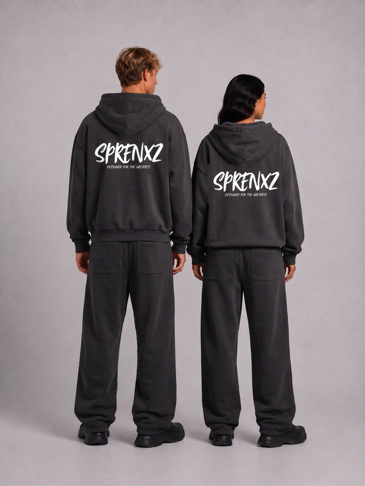 Night grey oversized tracksuit gedragen door modellen - achterkant