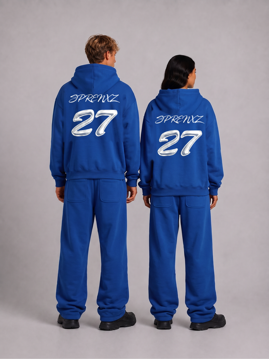 SPX 27 blauw/wit oversized tracksuit gedragen door modellen - achterkant
