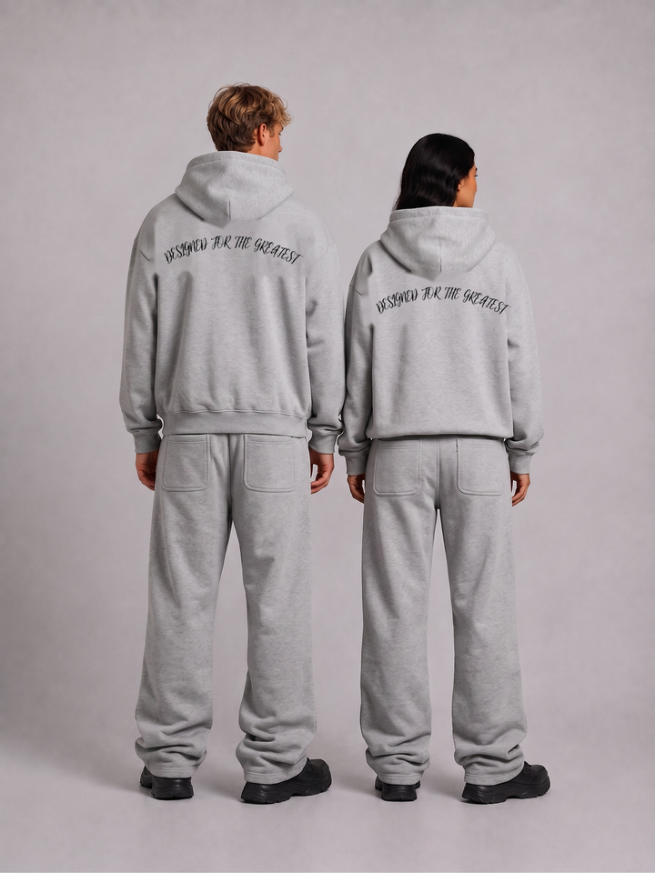 SPX grijs/wit oversized tracksuit gedragen door modellen - achterkant