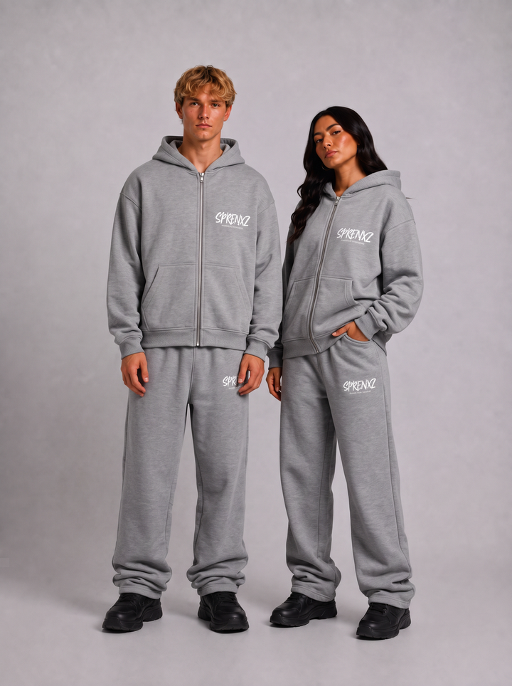 Grijs/wit oversized tracksuit gedragen door modellen - voorkant