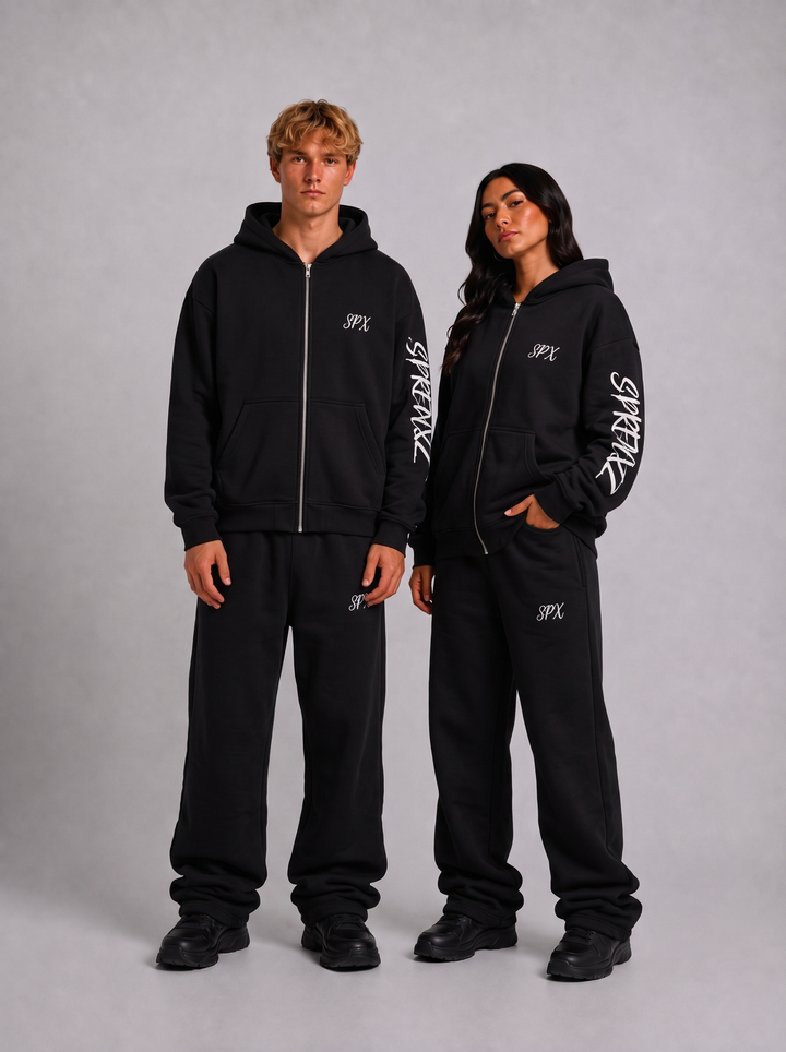SPX 27 zwart/wit oversized tracksuit gedragen door modellen - voorkant