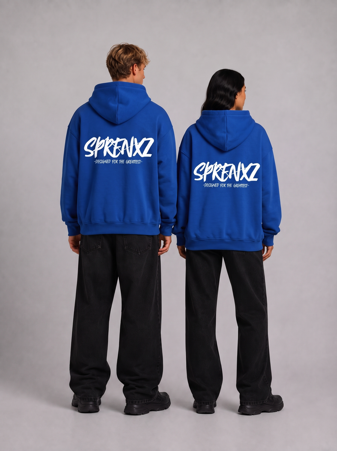 Blauwe zip-up hoodie gedragen door modellen - achterkant