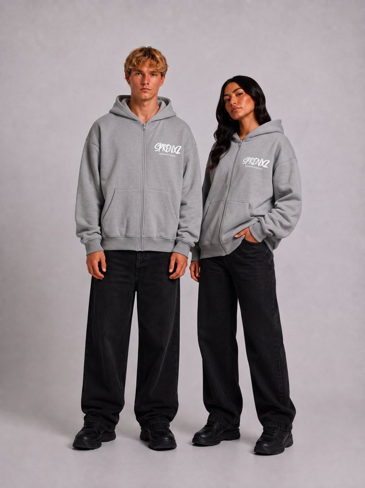 Light grey zip-up hoodie gedragen door modellen - voorkant