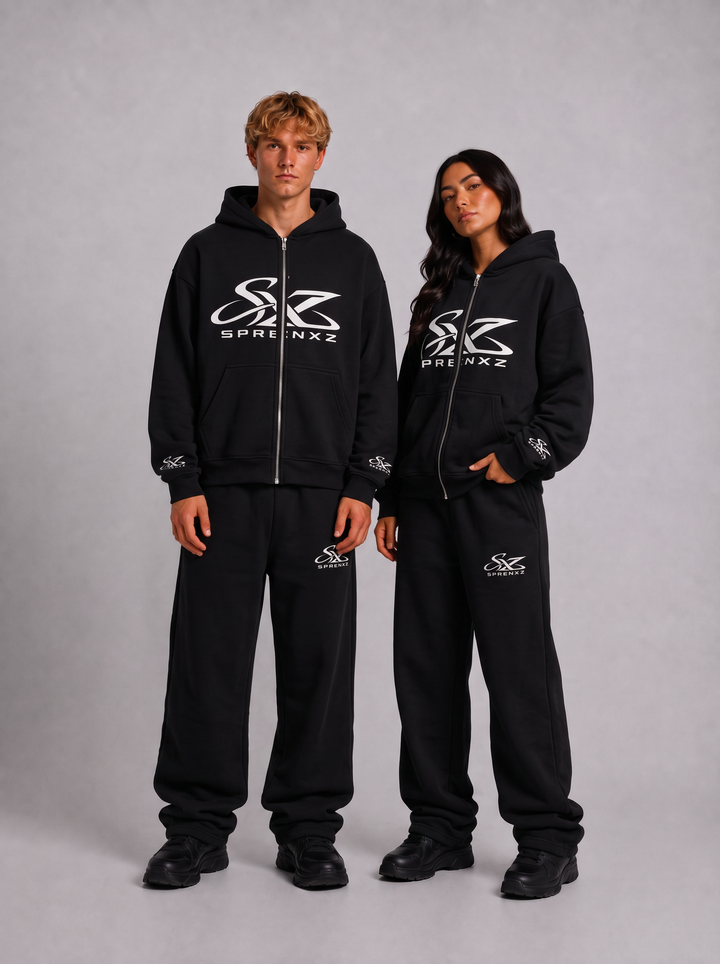 Sprenxz Collective tracksuit zwart/wit gedragen door modellen - voorkant