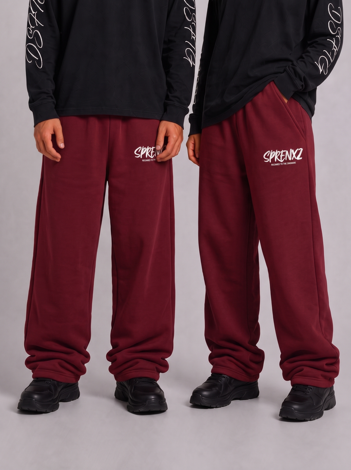 Bordeaux red oversized jogger gedragen - voorkant