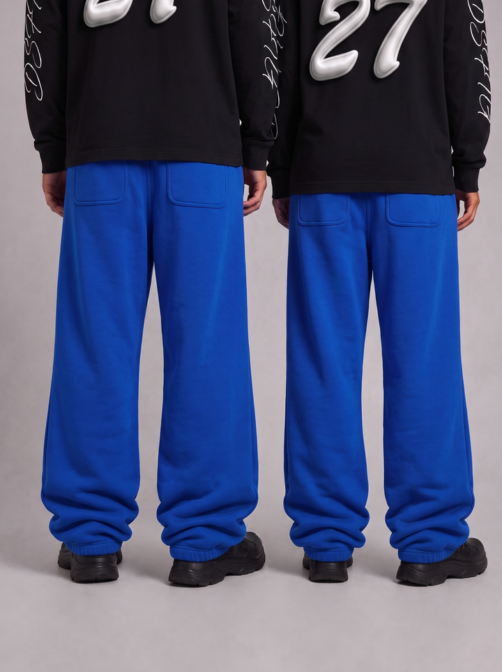 Blauwe oversized jogger gedragen - achterkant
