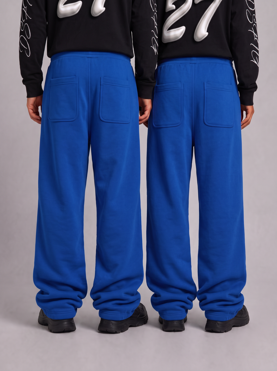 SPX blauwe oversized jogger gedragen - achterkant